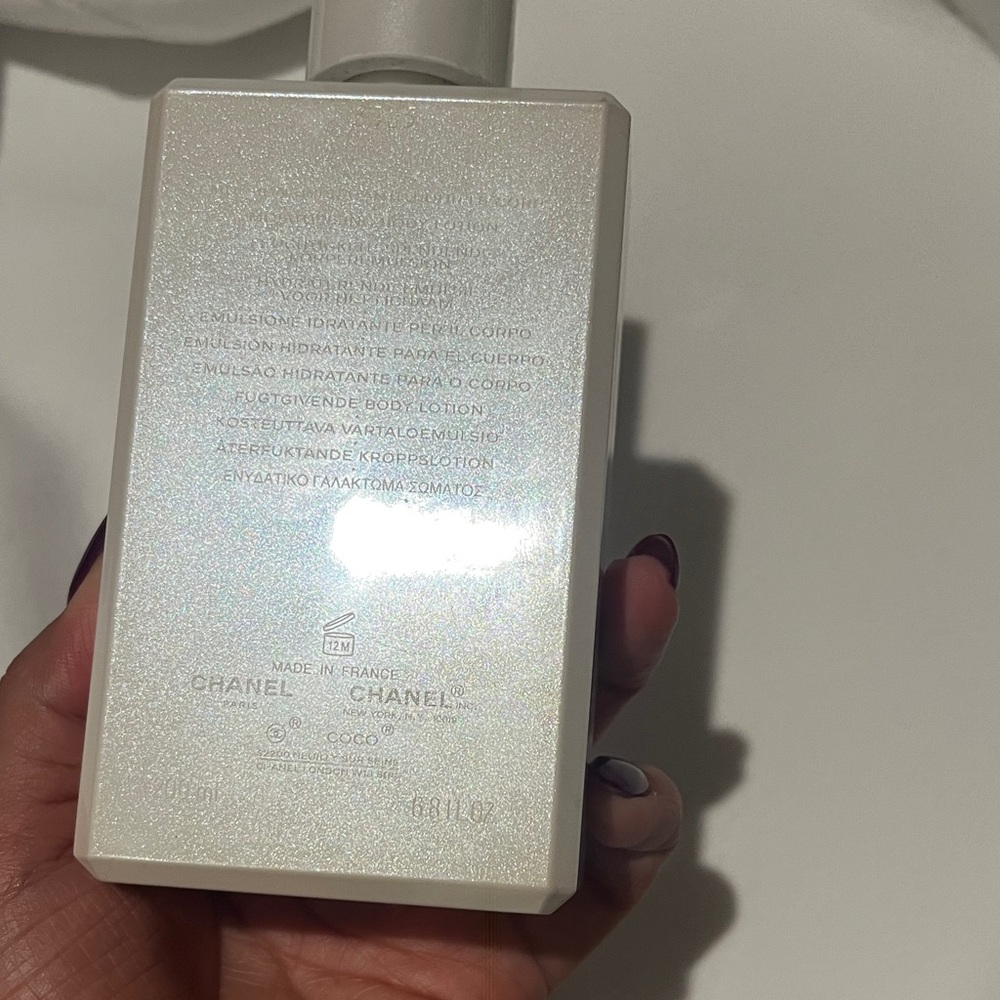 CHANEL Coco Mademoiselle Moisturizing Lotion in Cream - Picture 3 of 5